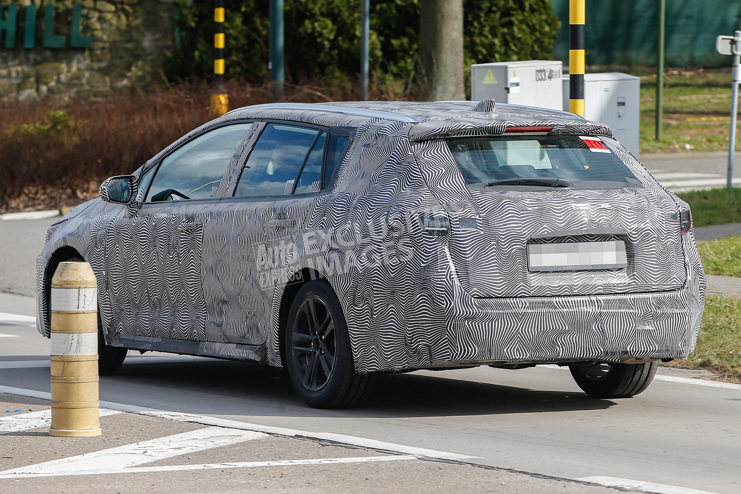 Toyota Auris Touring Sports - spyshot 12