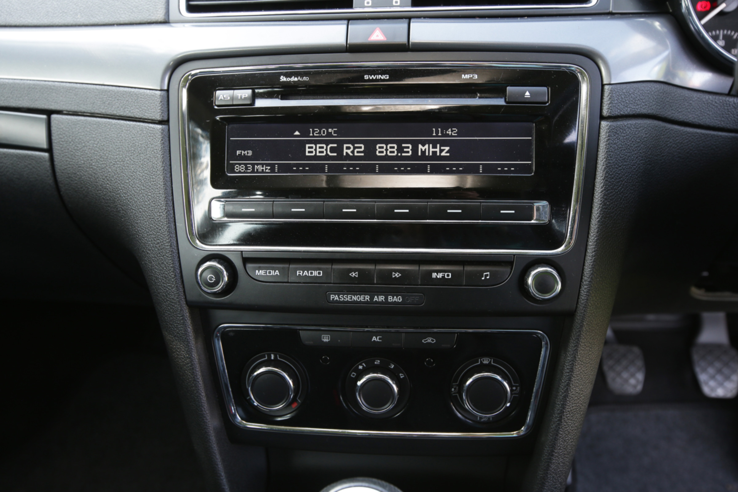 Used Skoda Superb infotainment