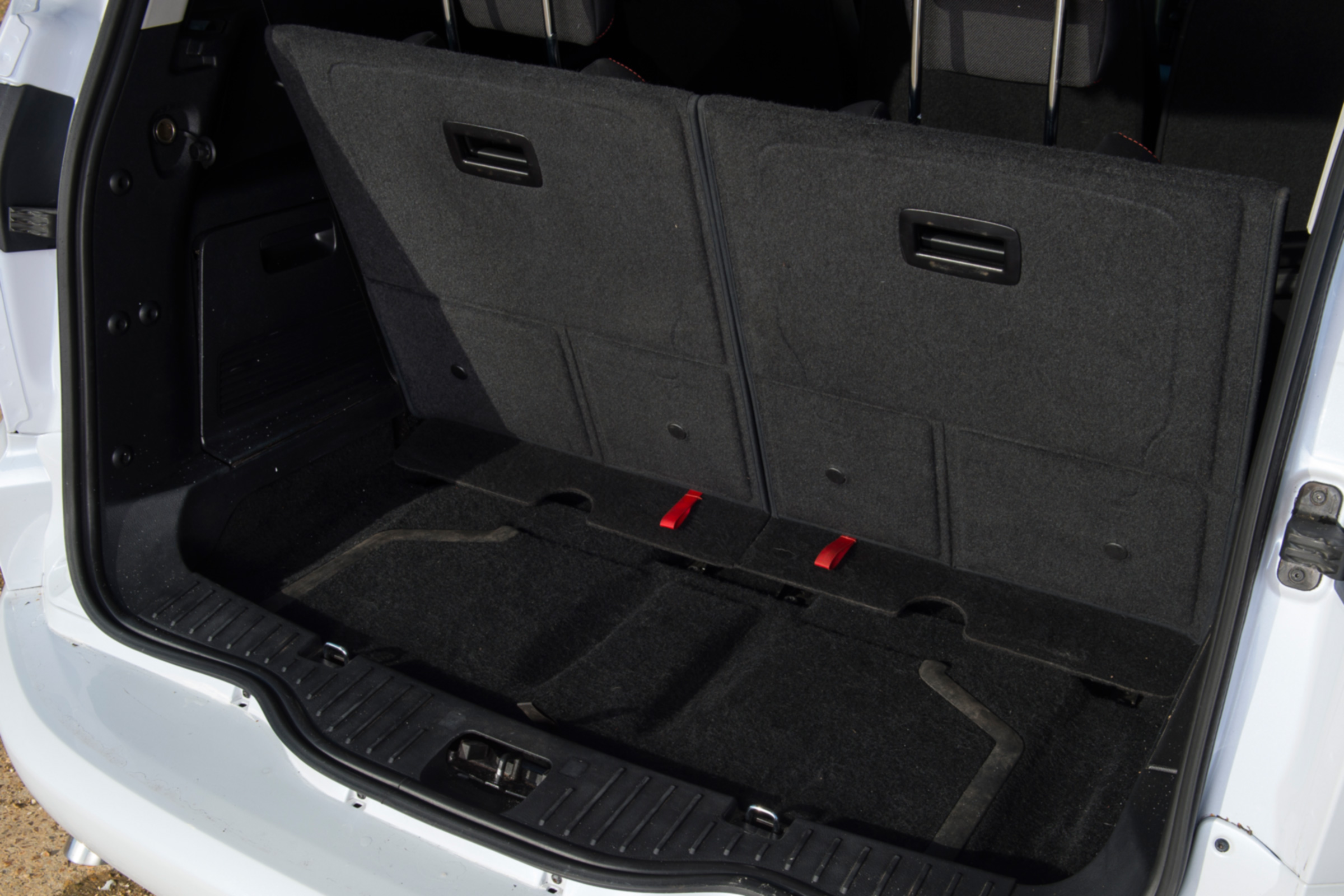 Used Ford S-MAX boot space