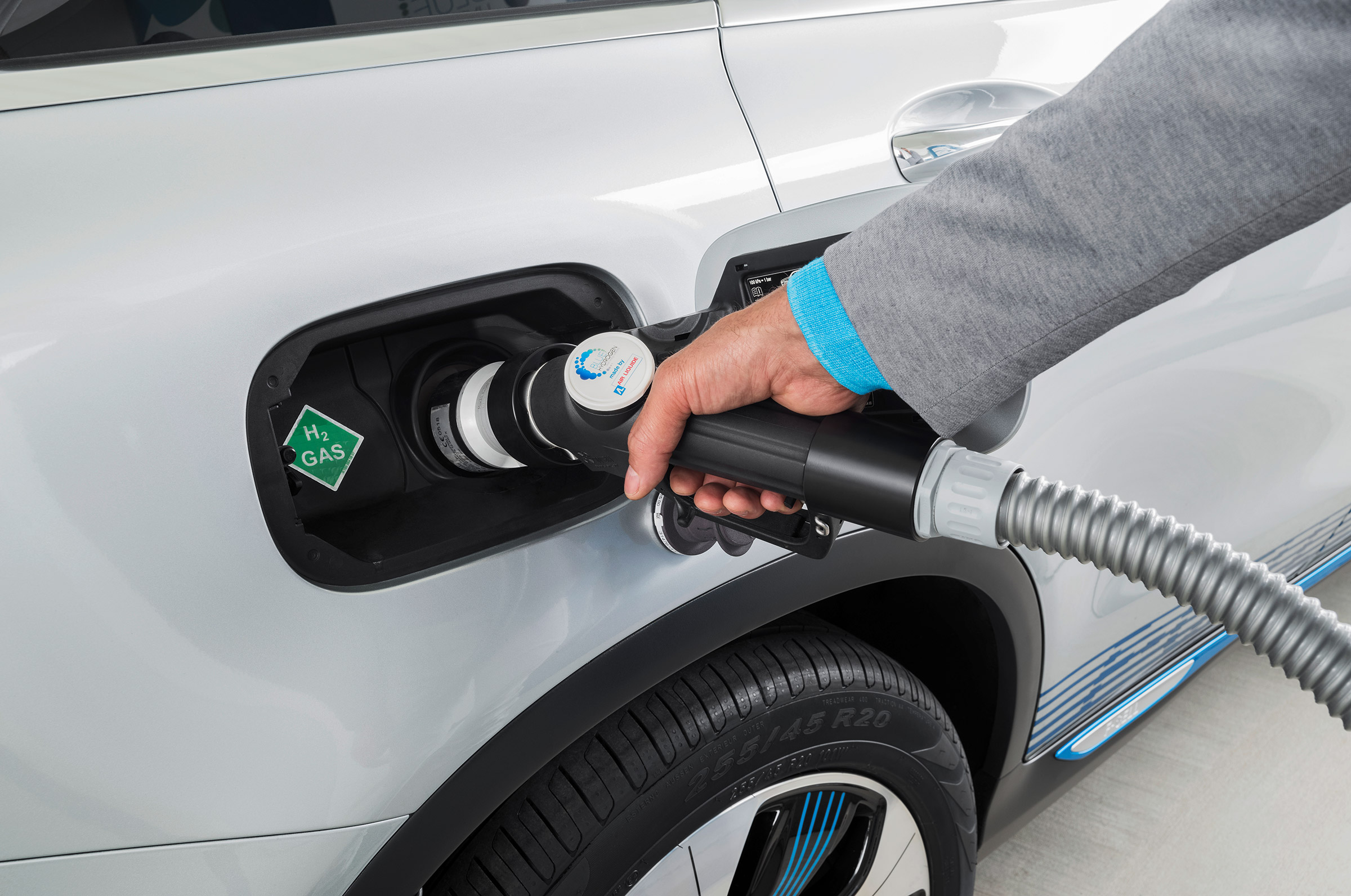 Mercedes GLC F-CELL - charging