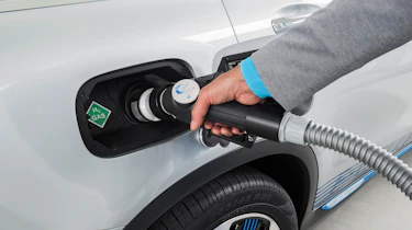 Mercedes GLC F-CELL - charging