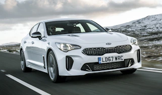 Kia Stinger 2.0 GT-Line - front