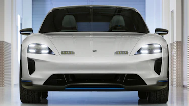 Porsche Mission E Cross Turismo - front