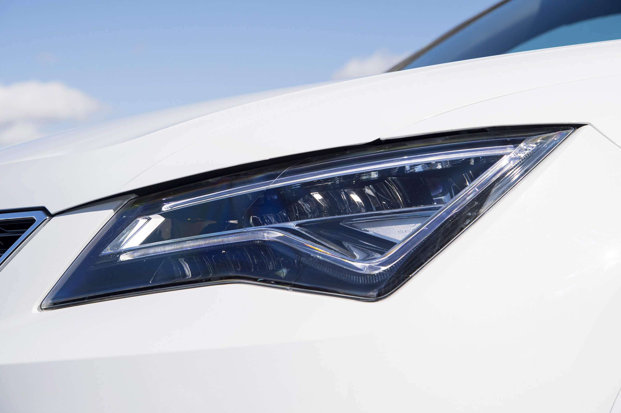 SEAT Ateca 2.0 TSI - front light