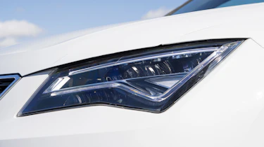 SEAT Ateca 2.0 TSI - front light