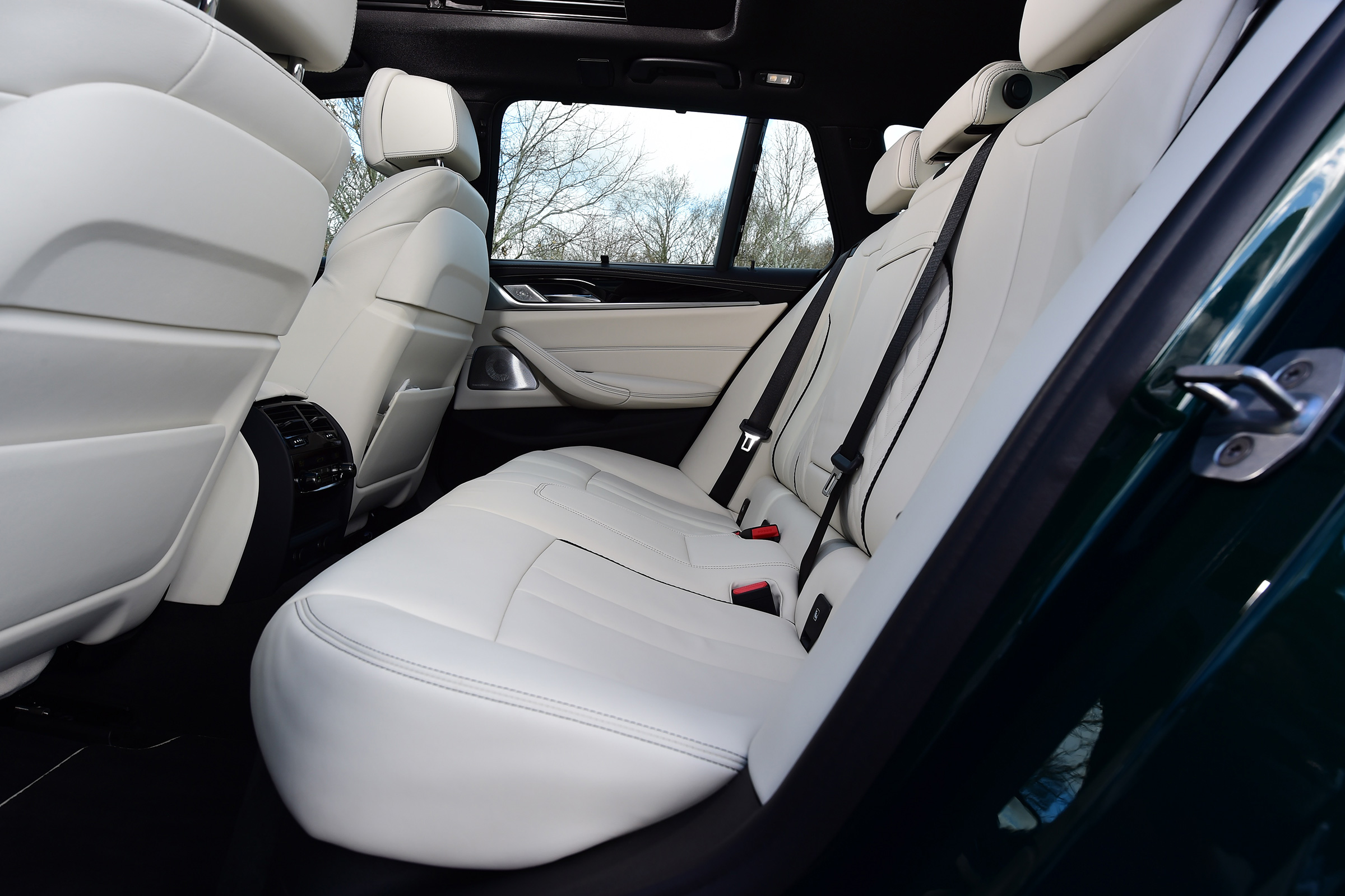 Alpina B5 Touring - back seats