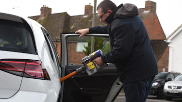 Volkswagen e-Golf cleaning