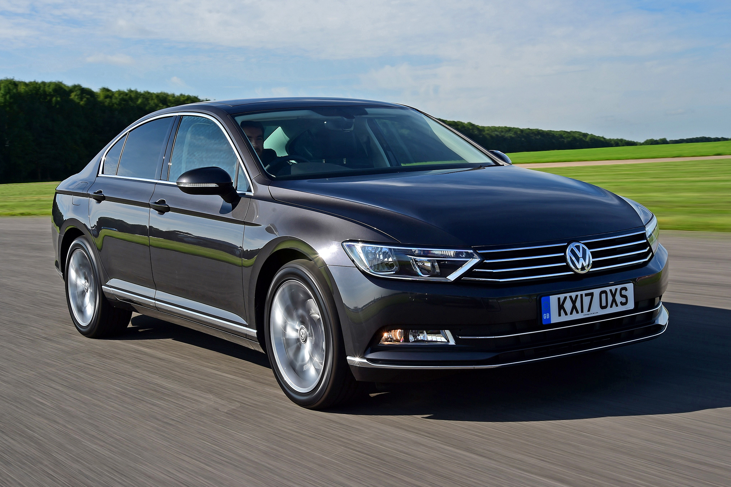 Volkswagen Passat - front