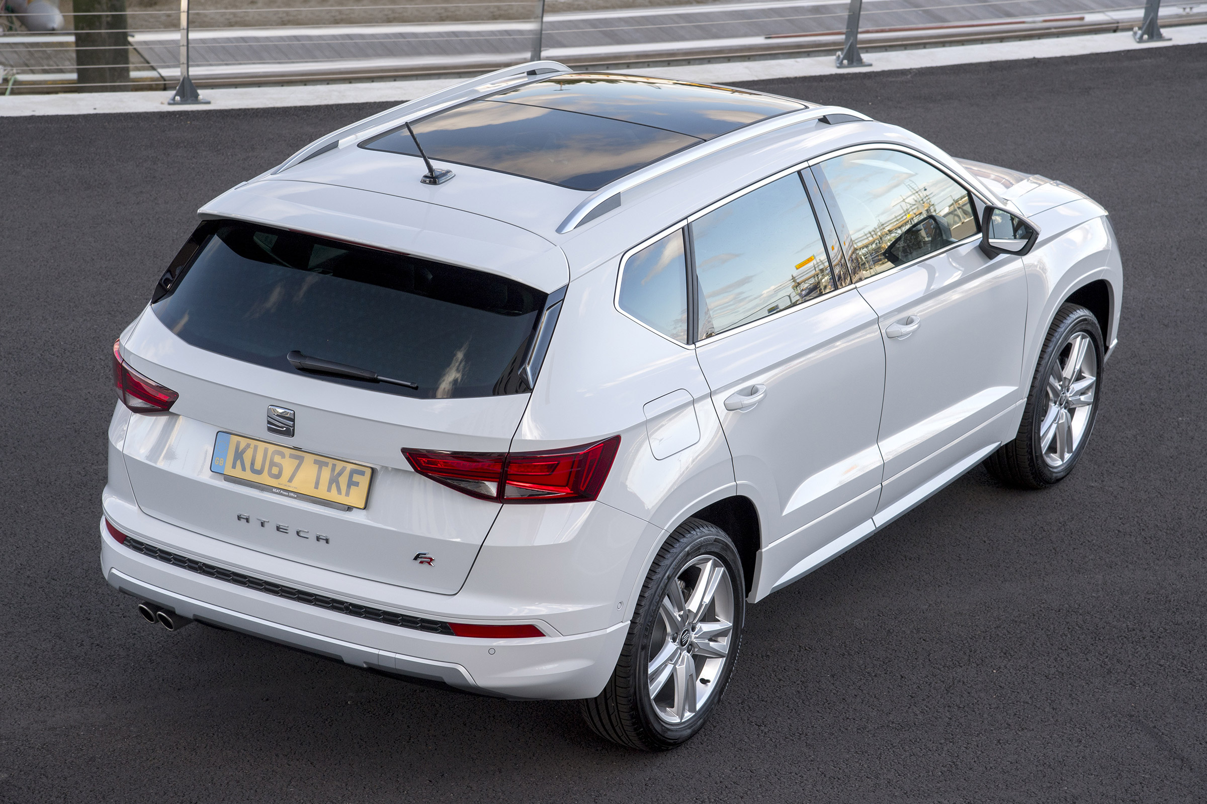 SEAT Ateca 2.0 TSI - rear above
