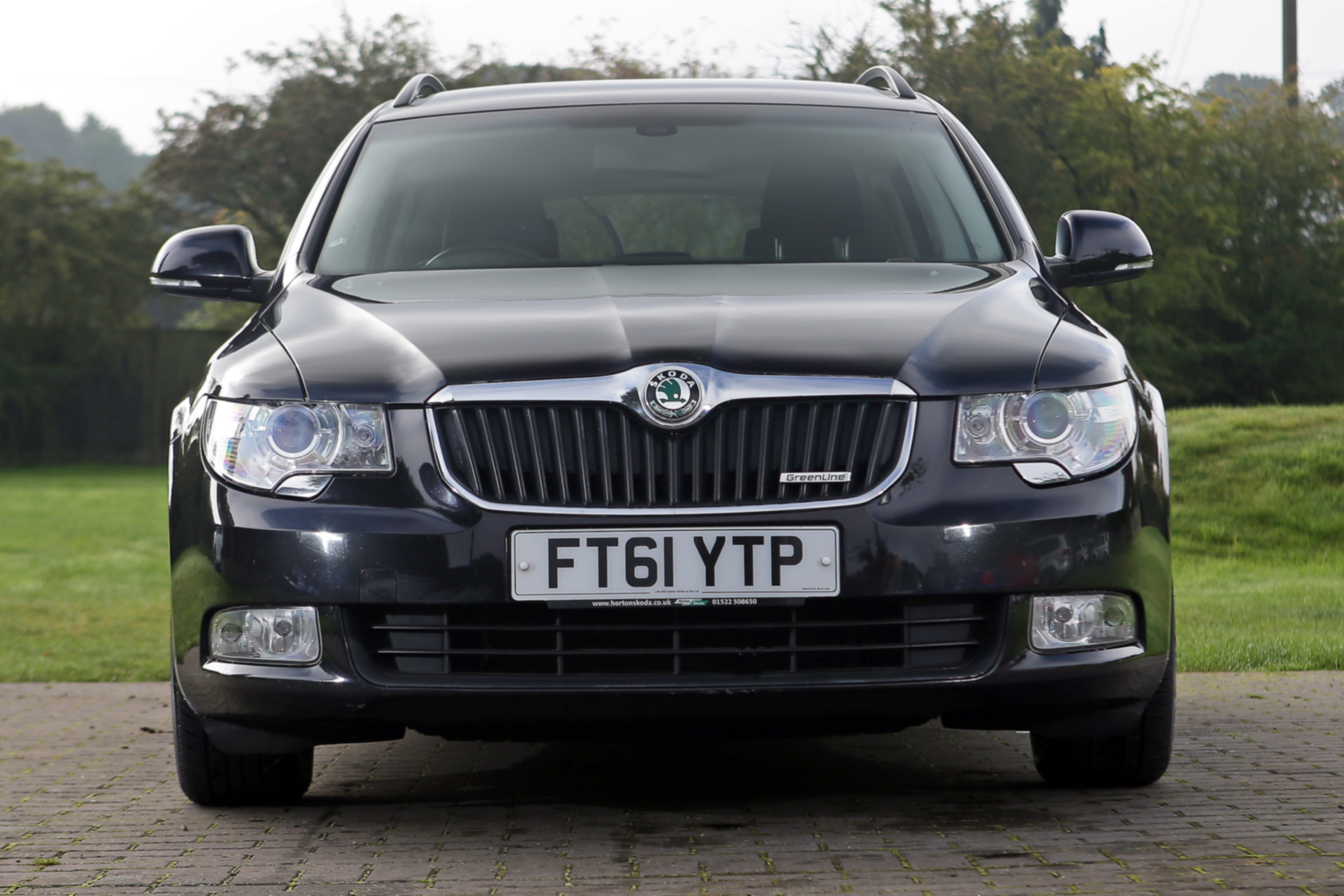 Used Skoda Superb front end