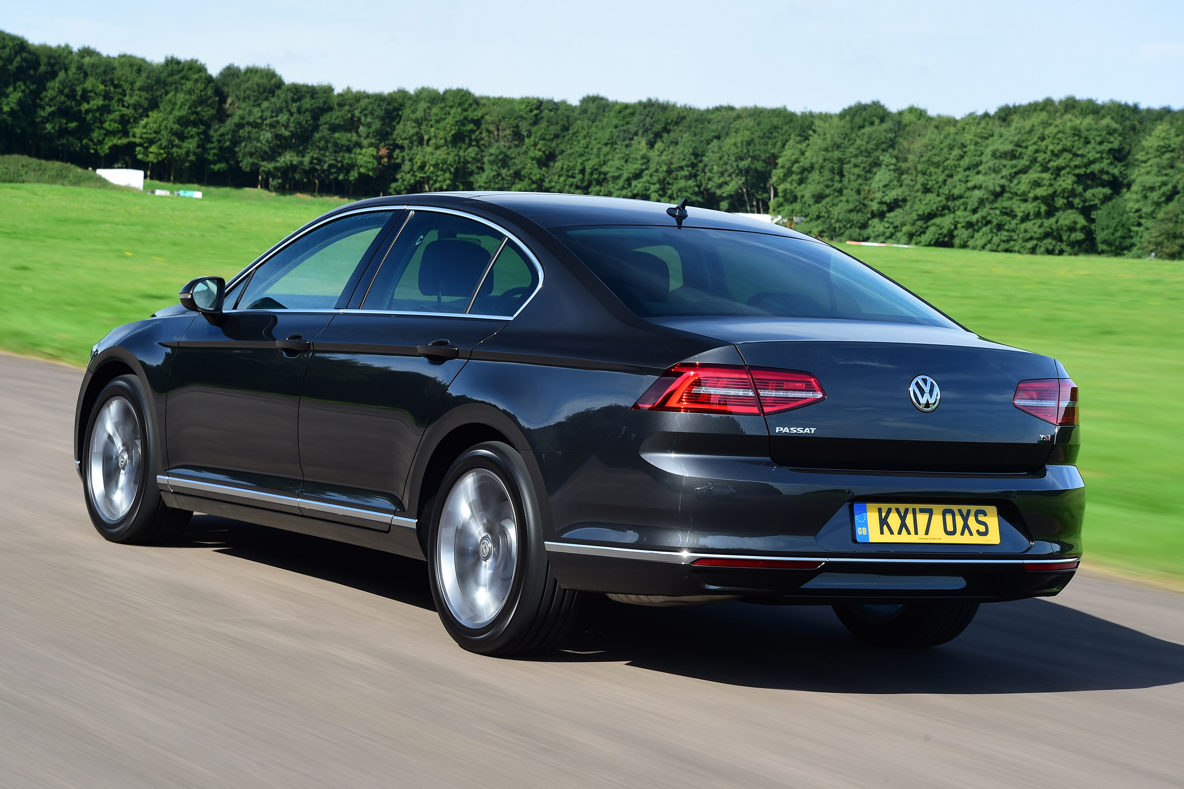Volkswagen Passat - rear