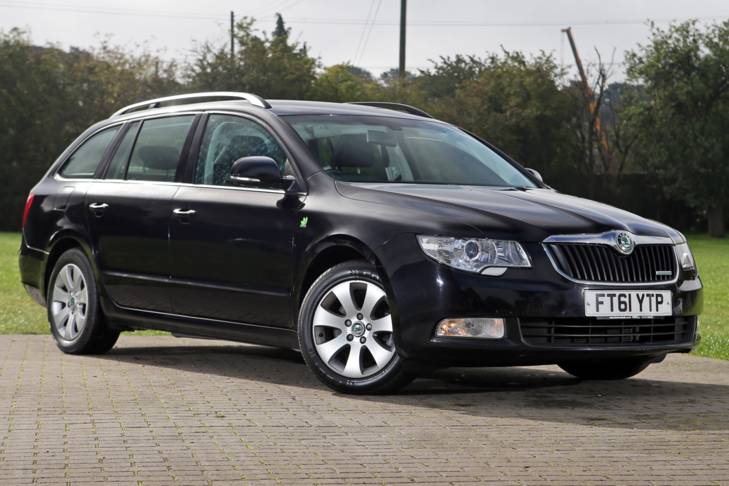 Used Skoda Superb front quarter
