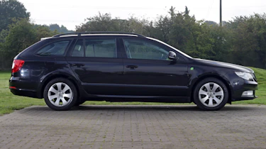 Used Skoda Superb side profile