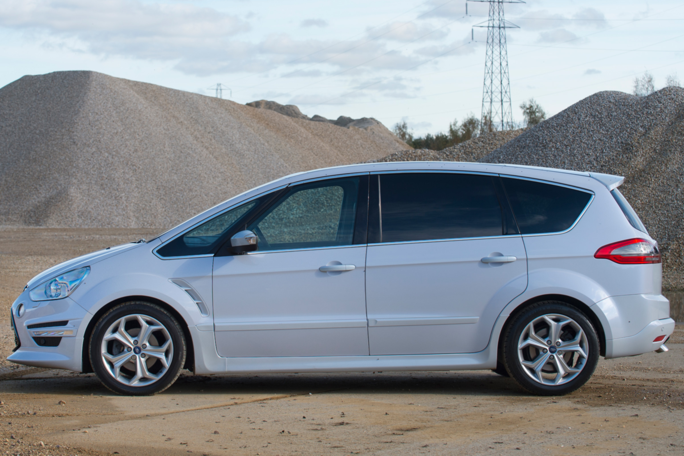 Used Ford S-MAX review side profile