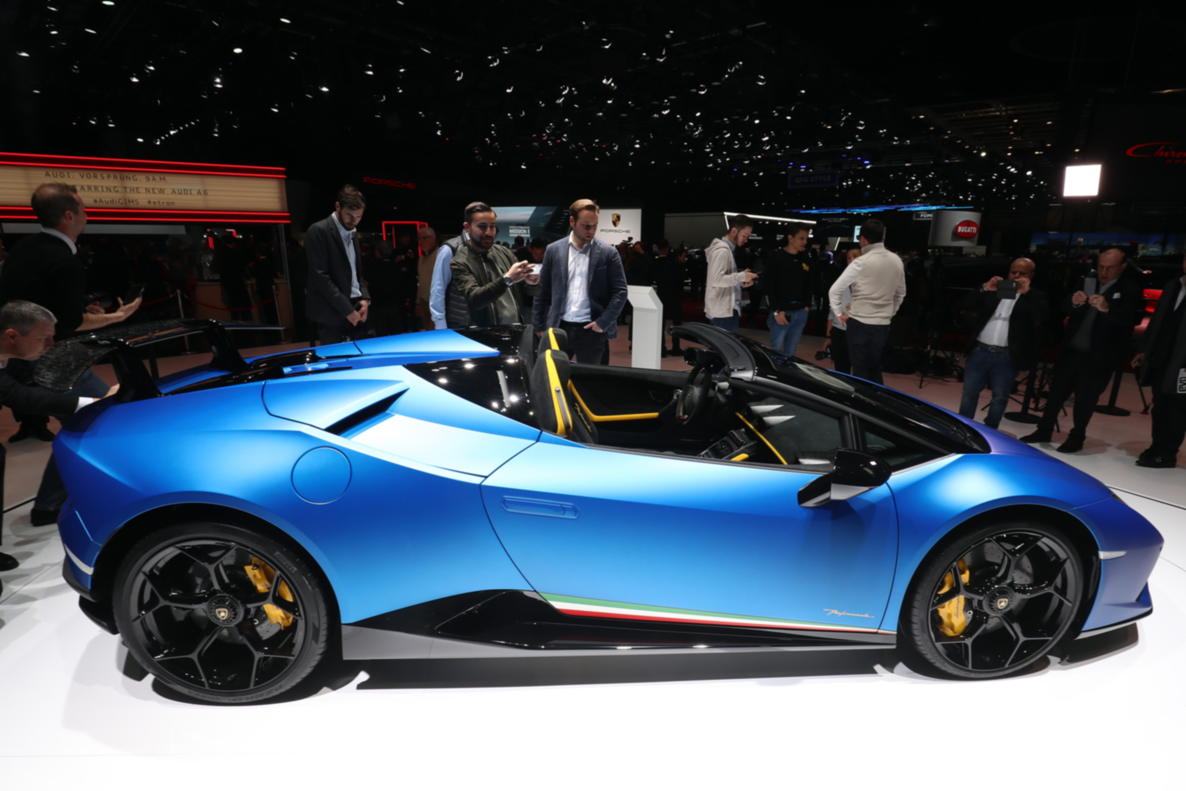 Lamborghini Huracan Performante Spyder side profile