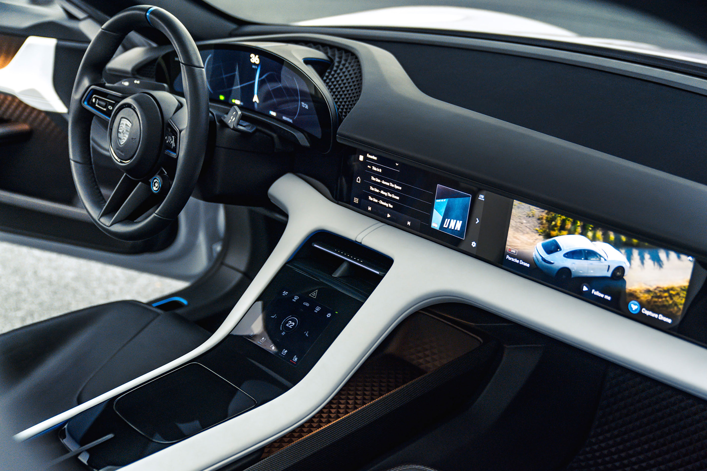 Porsche Mission E Cross Turismo - interior
