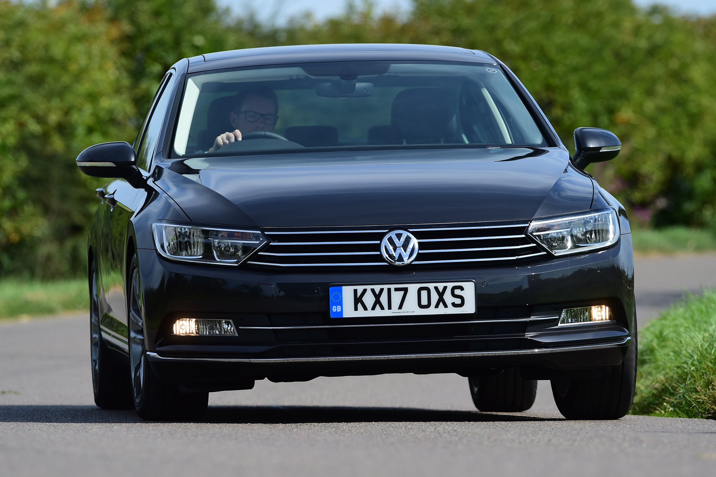 Volkswagen Passat - front