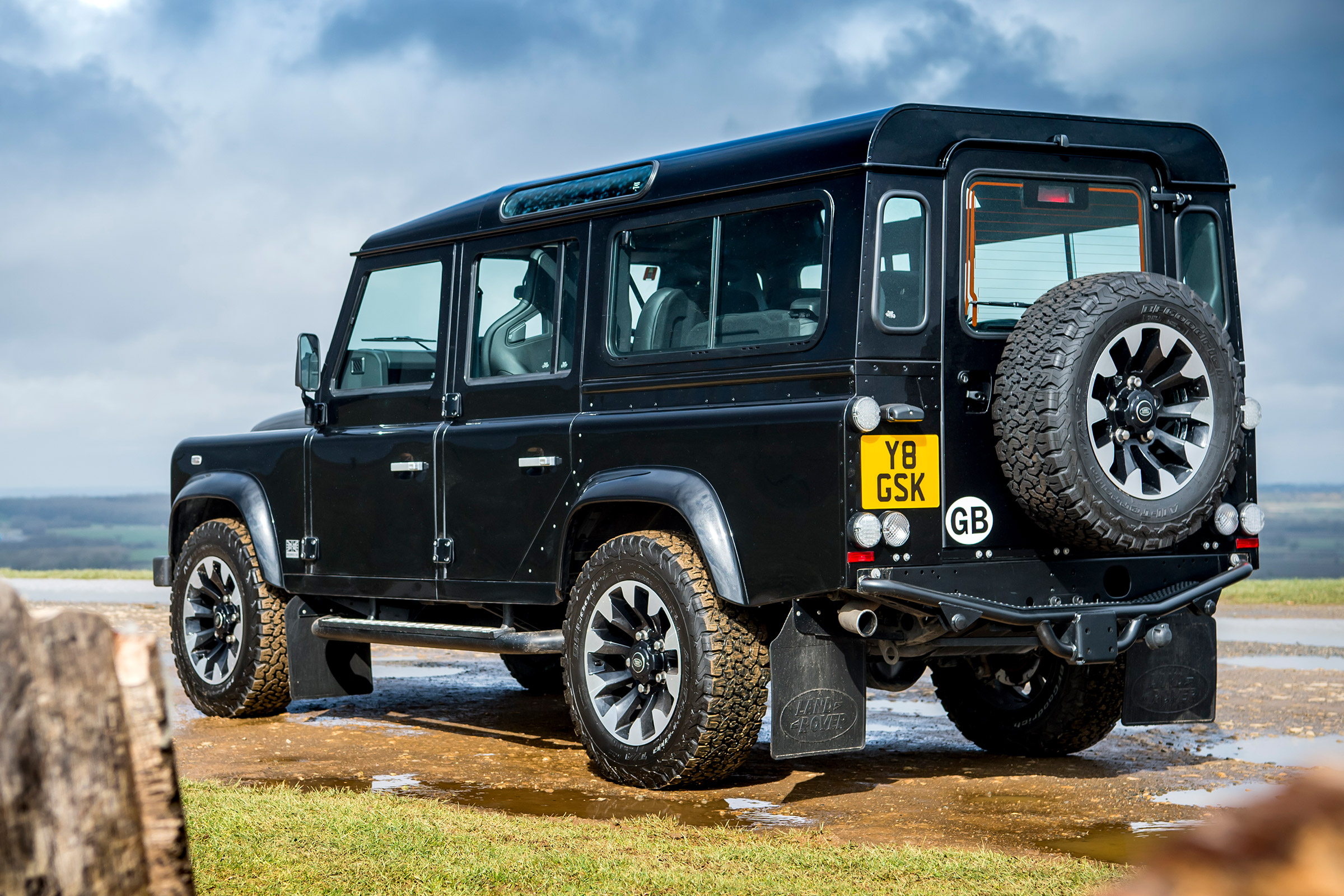 Land Rover Defender Works V8 - rear static