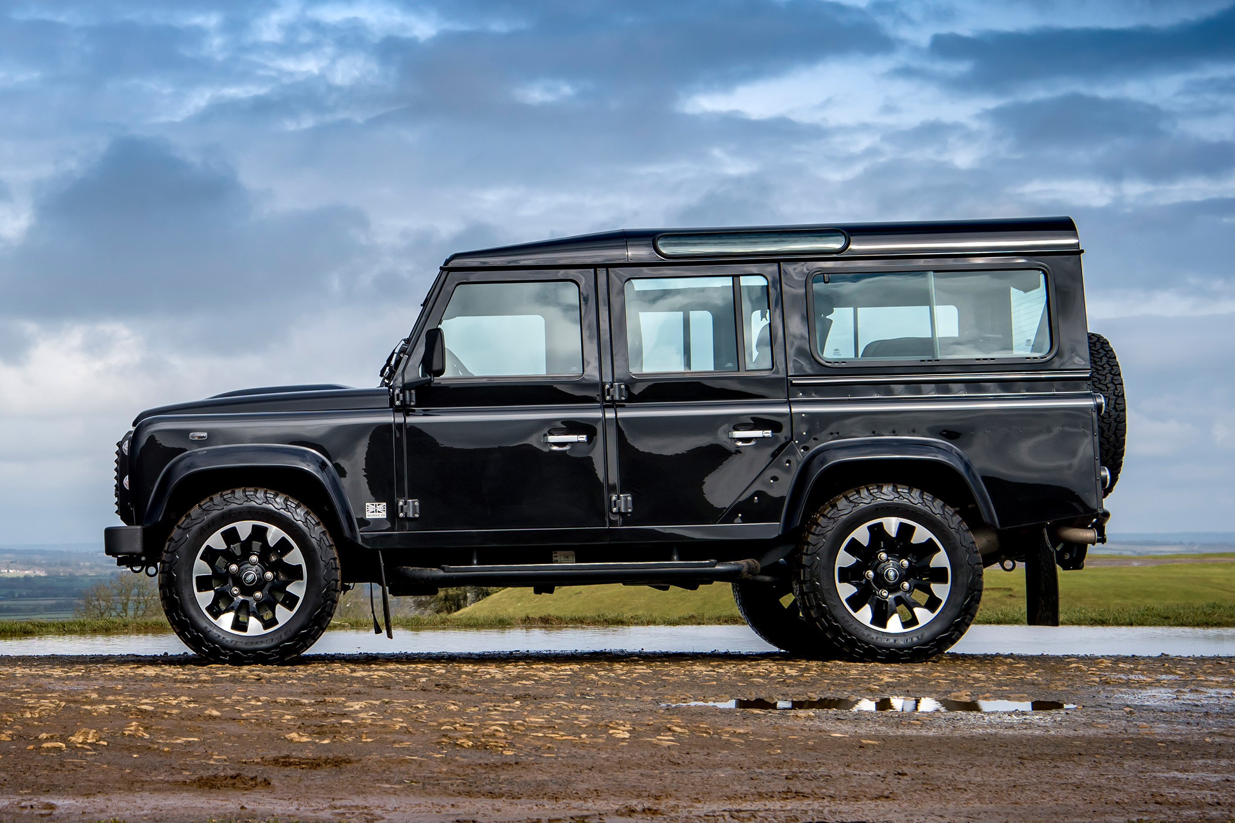 Land Rover Defender Works V8 - side static