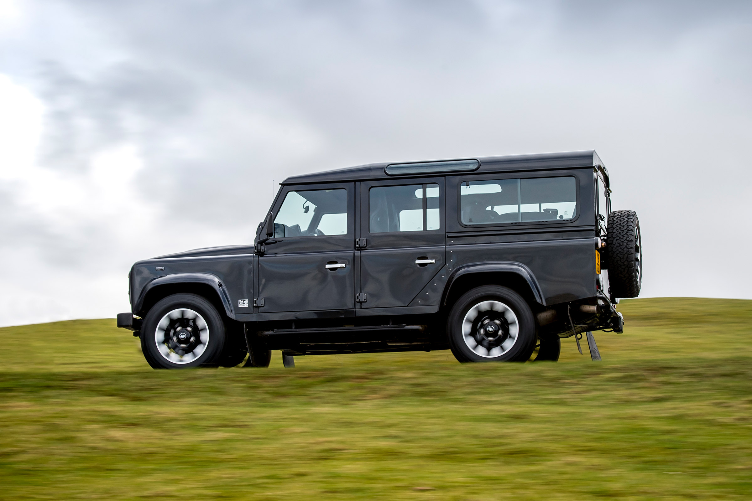 Land Rover Defender Works V8 - side
