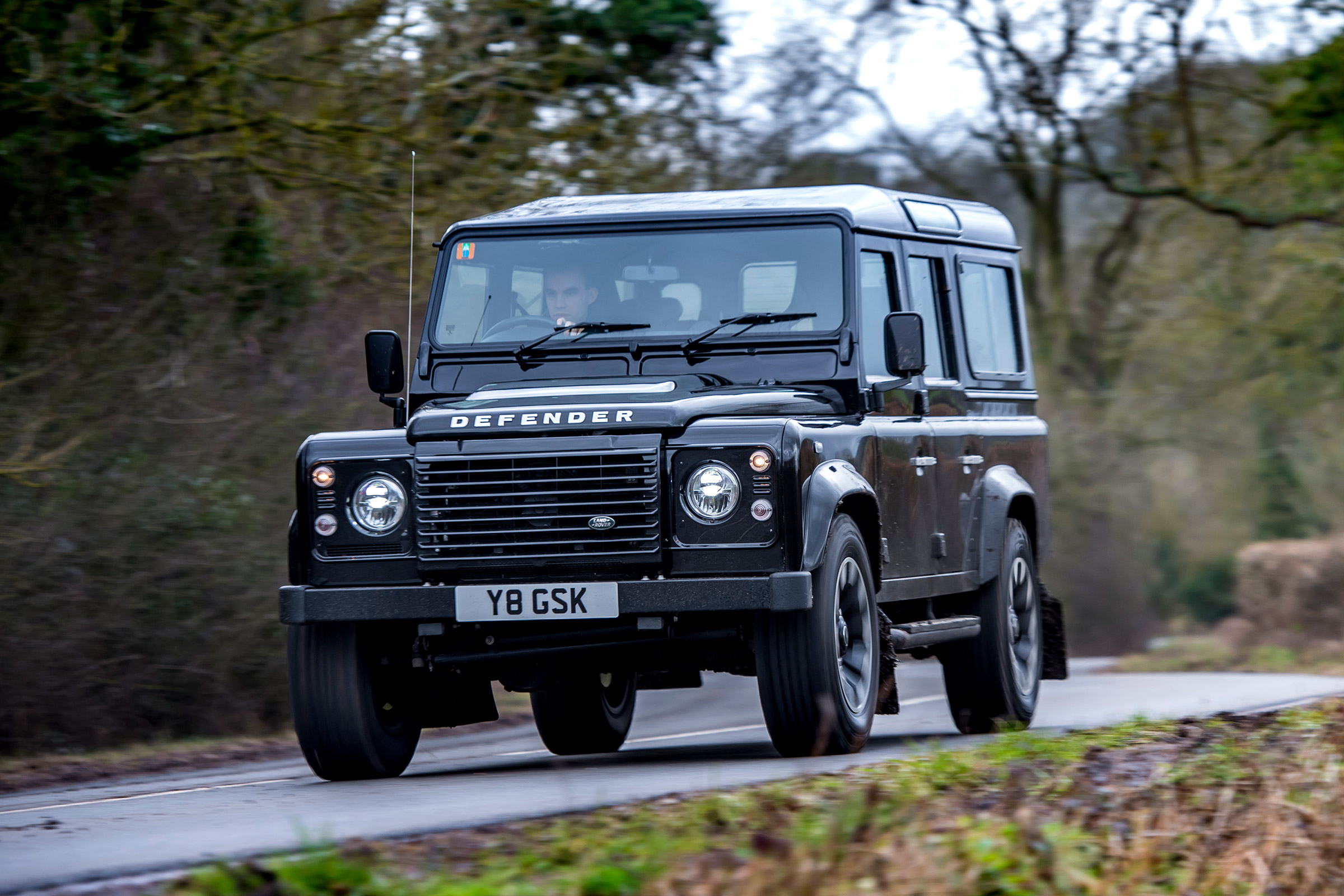 Land Rover Defender Works V8 - front tracking