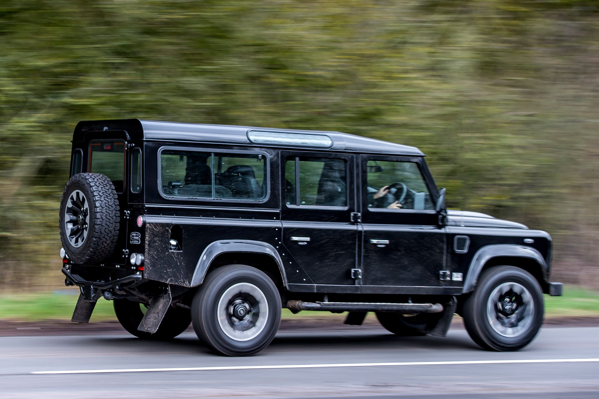 Land Rover Defender Works V8 - rear action