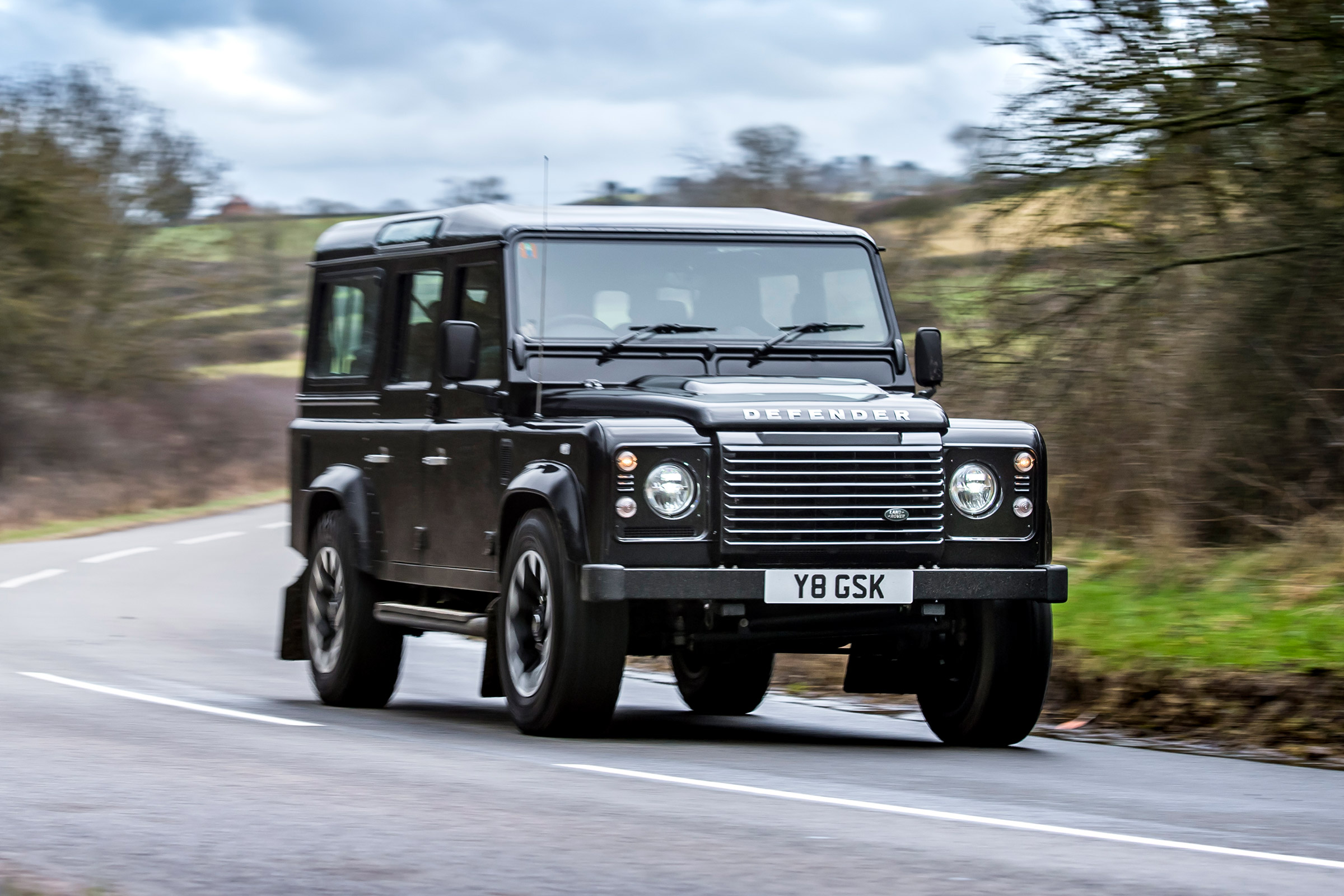 Land Rover Defender Works V8 - front action