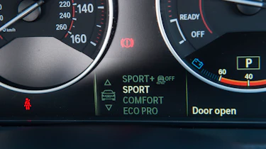 Used BMW 3 Series - dials