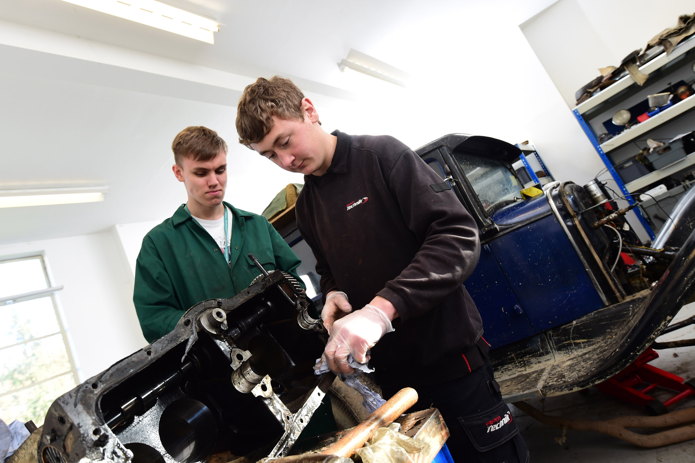 Student classic car mechanics