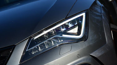 SEAT Leon Cupra R - front light
