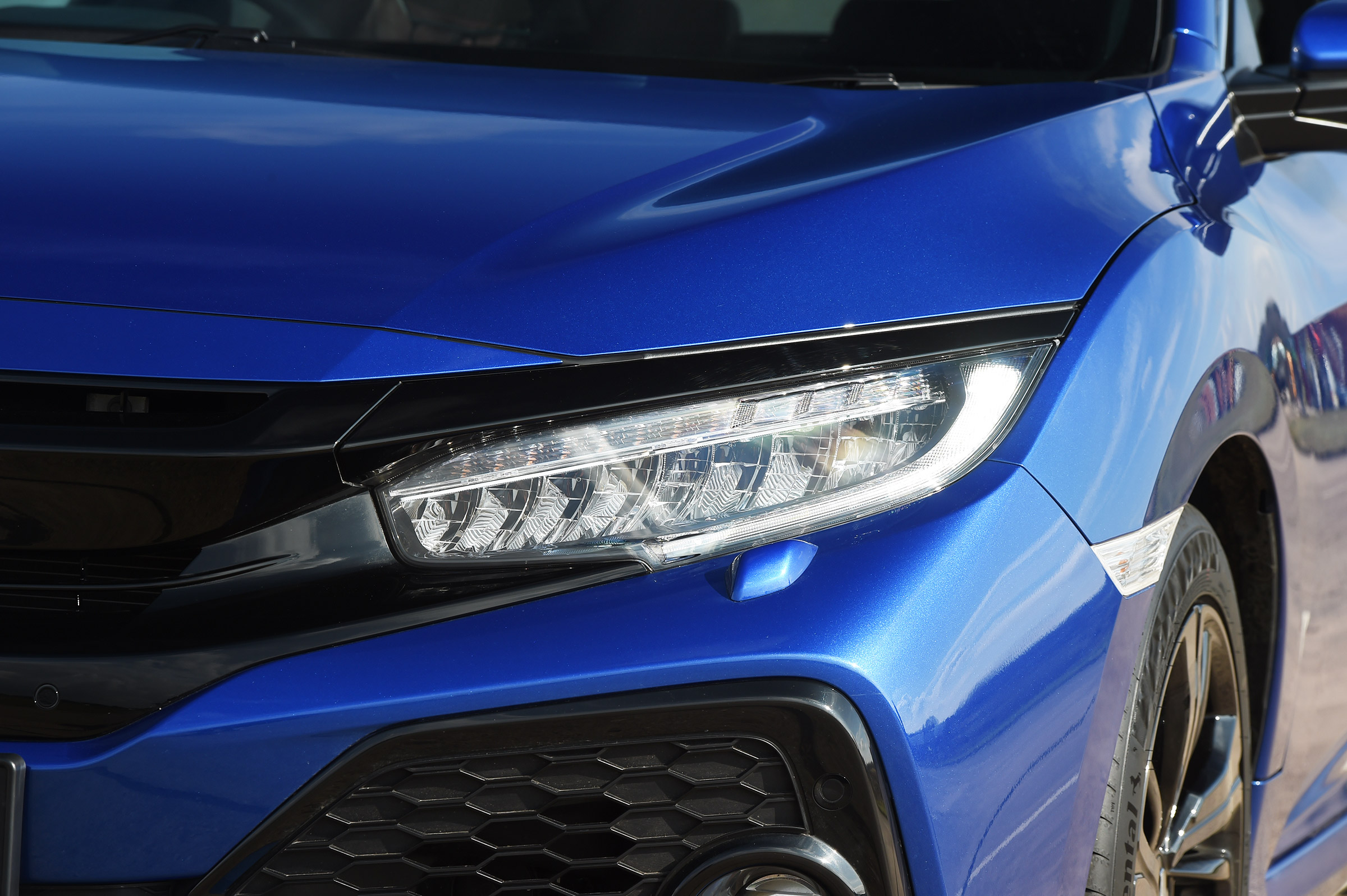 Honda Civic Diesel - front light