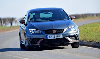 SEAT Leon Cupra R - front action