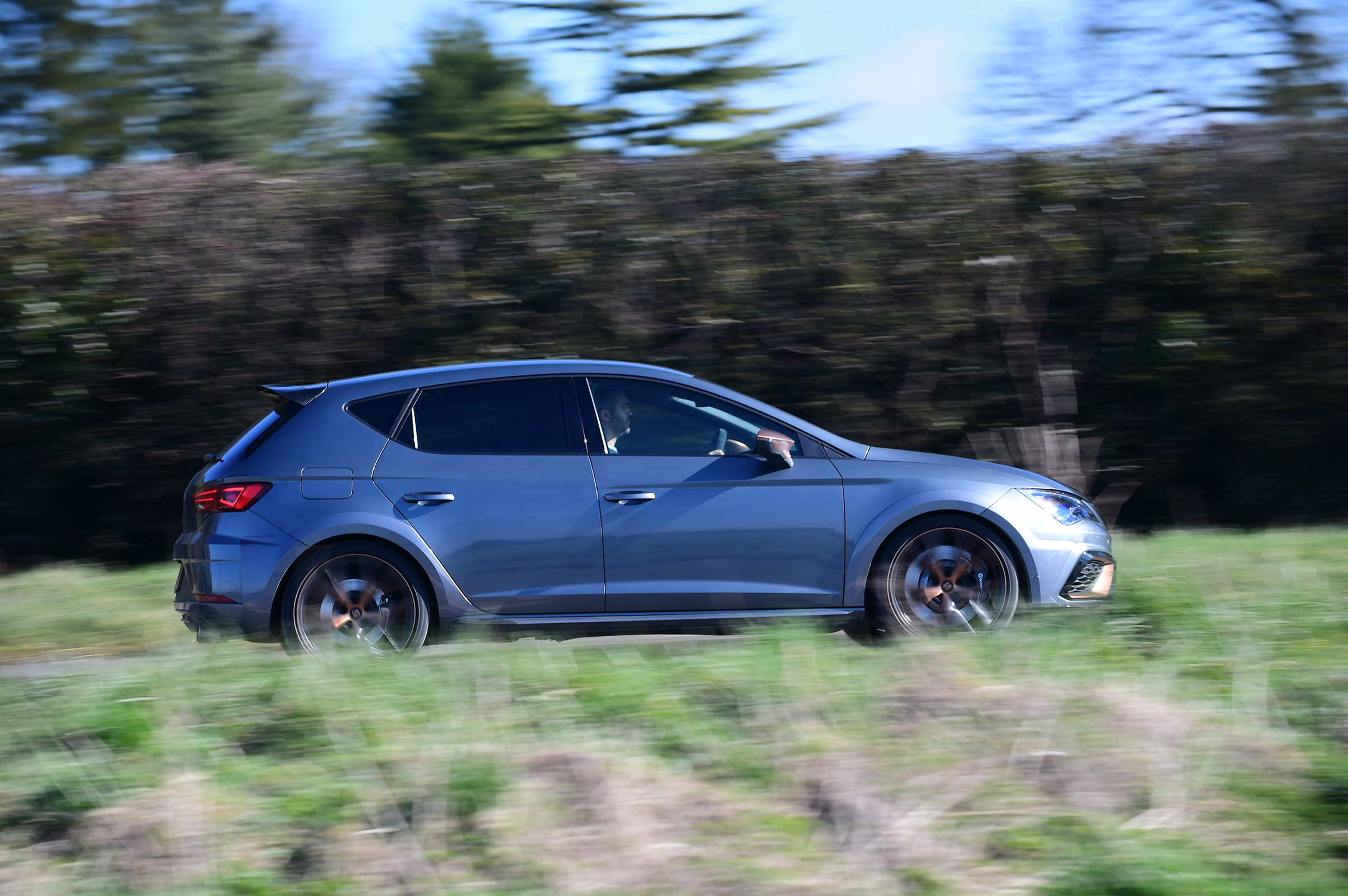 SEAT Leon Cupra R - side