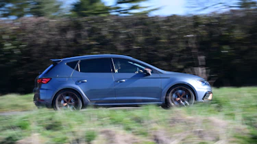 SEAT Leon Cupra R - side