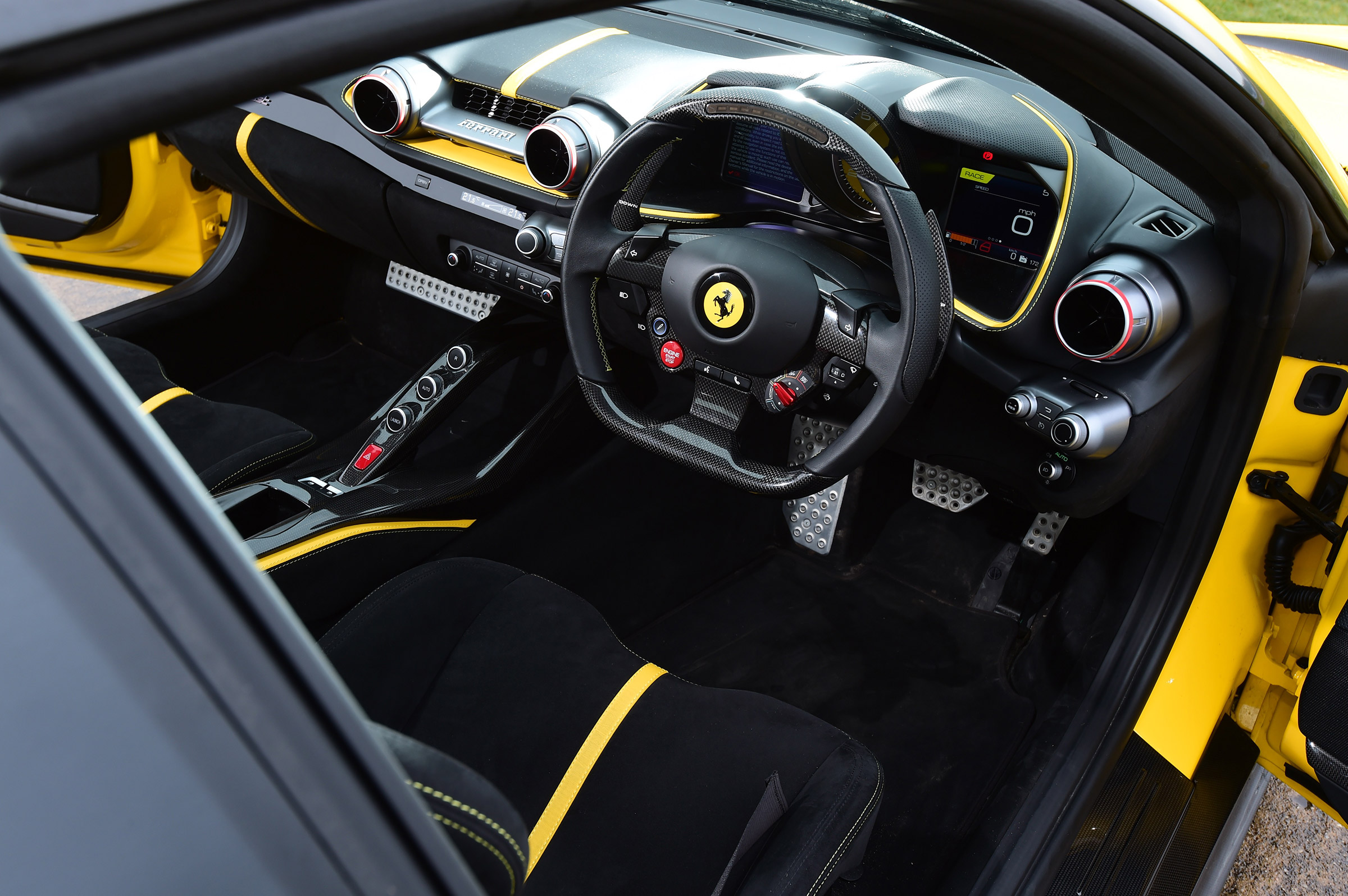 Ferrari 812 Superfast - dash