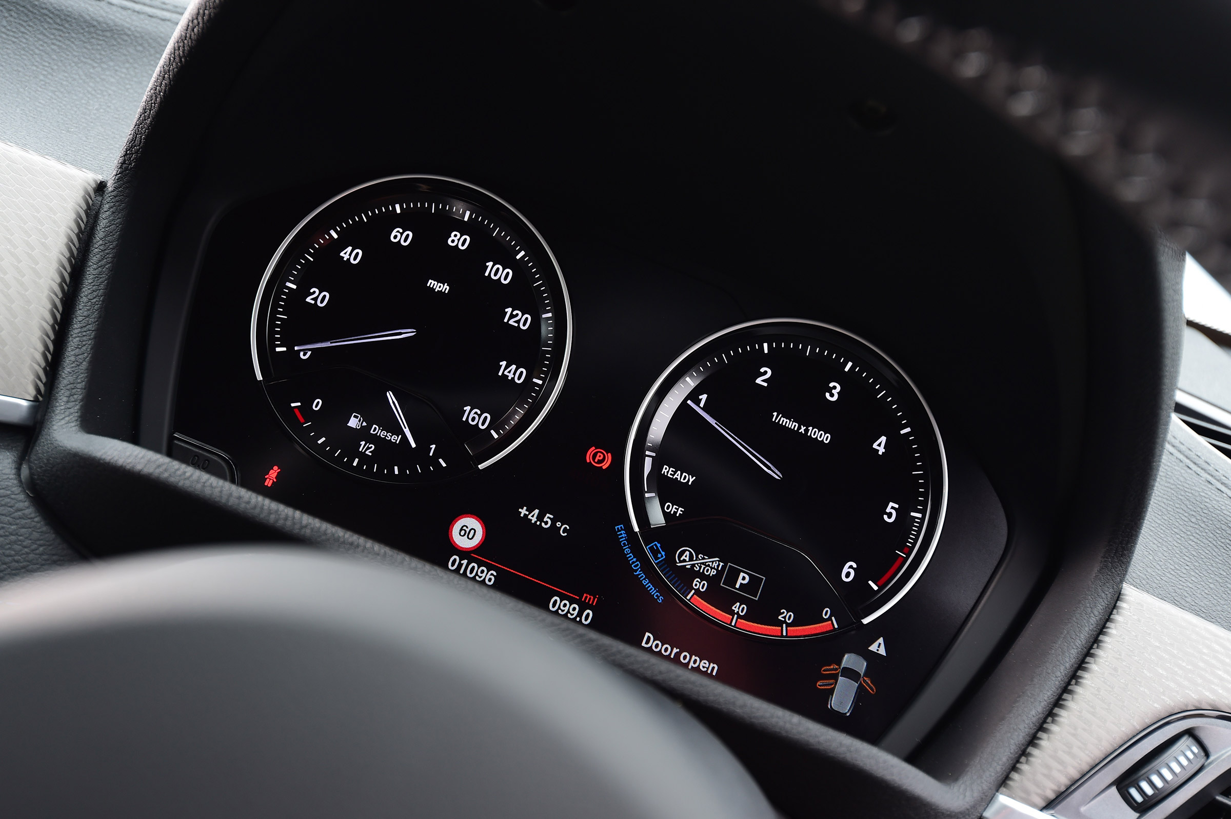 BMW X2 - dials