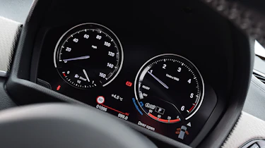 BMW X2 - dials