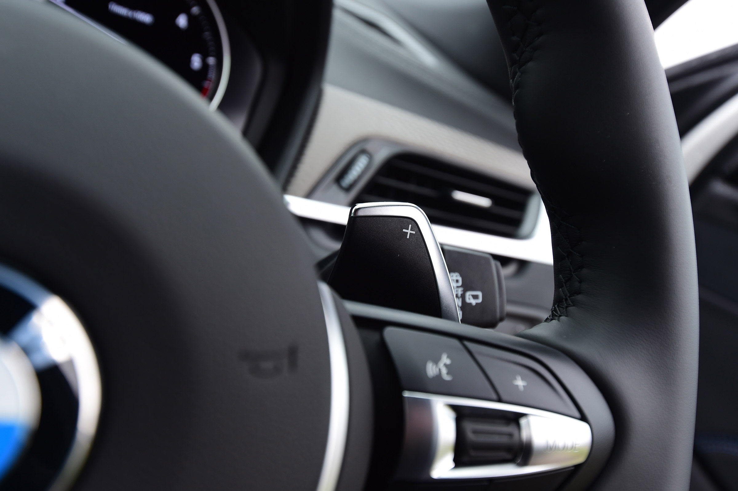 BMW X2 - steering wheel controls