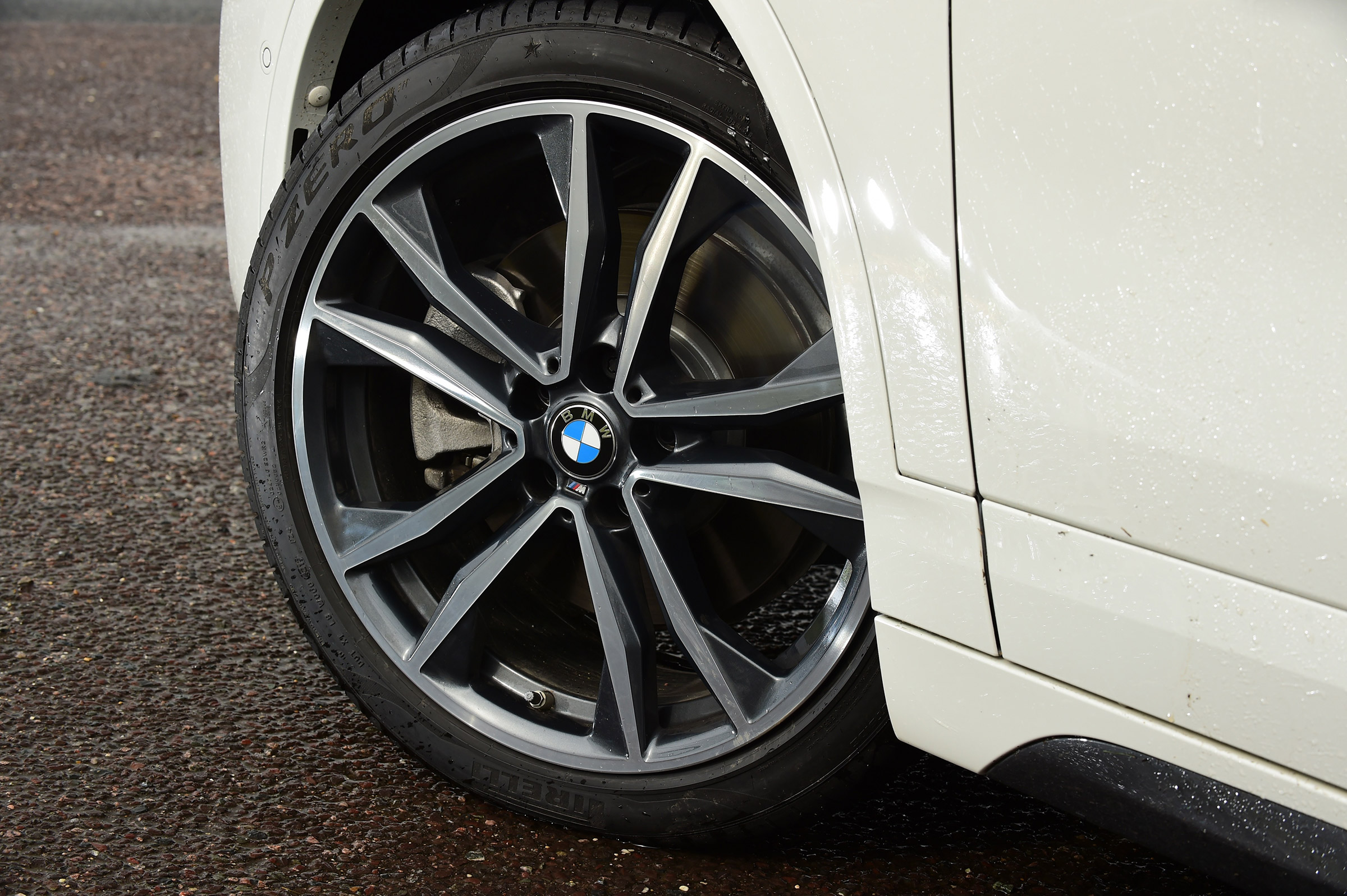 BMW X2 - wheel