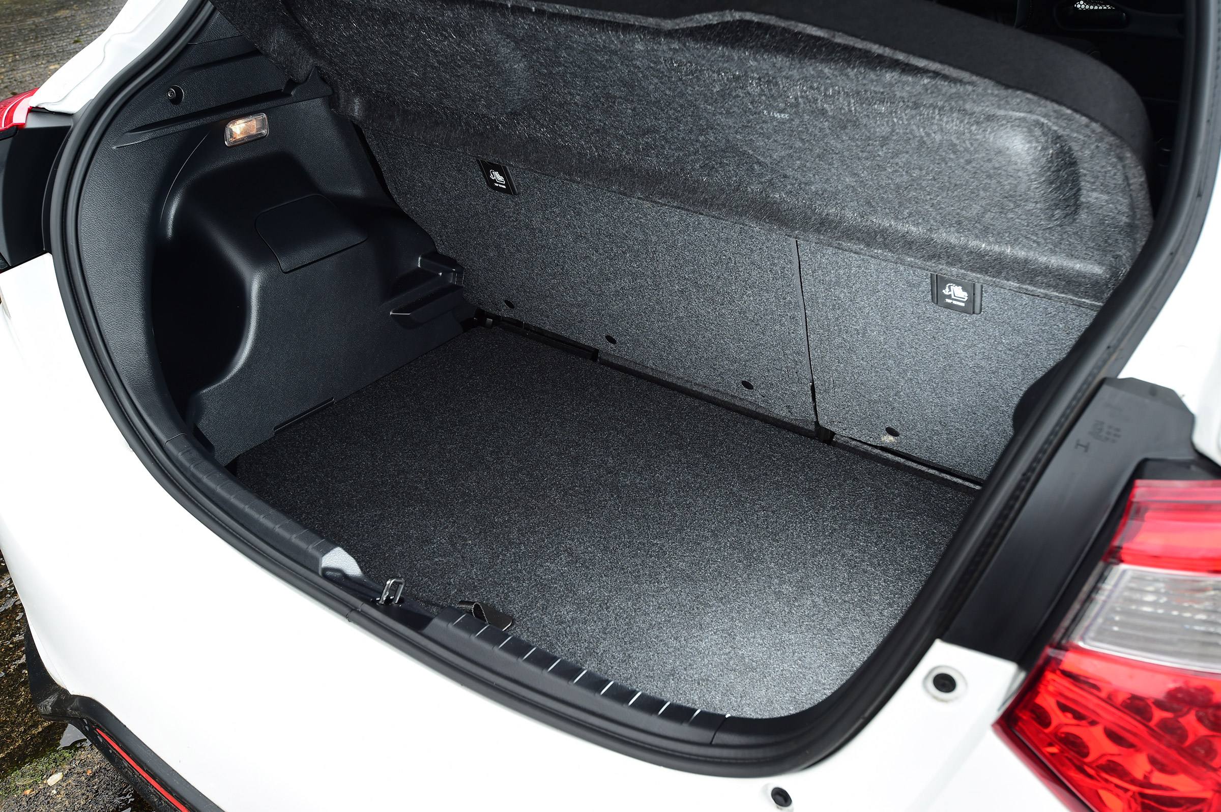 Toyota Yaris GRMN - boot