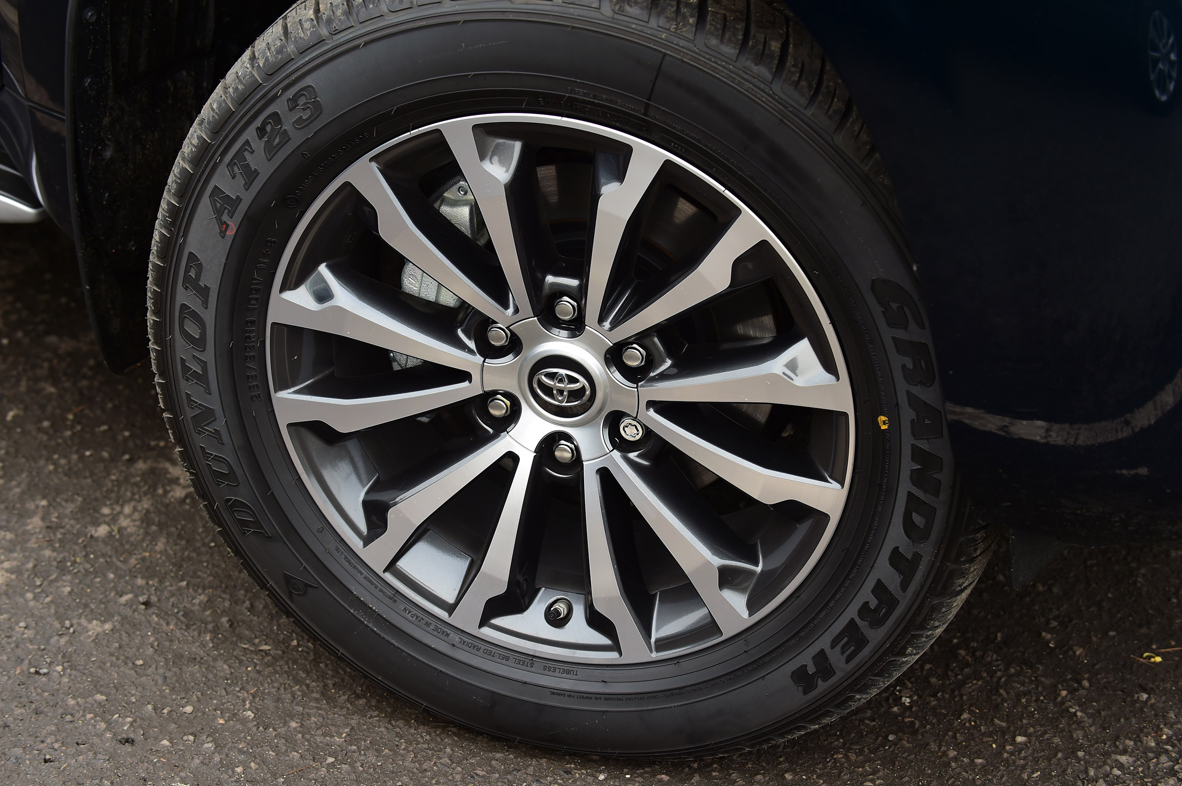 Toyota Land Cruiser - wheel