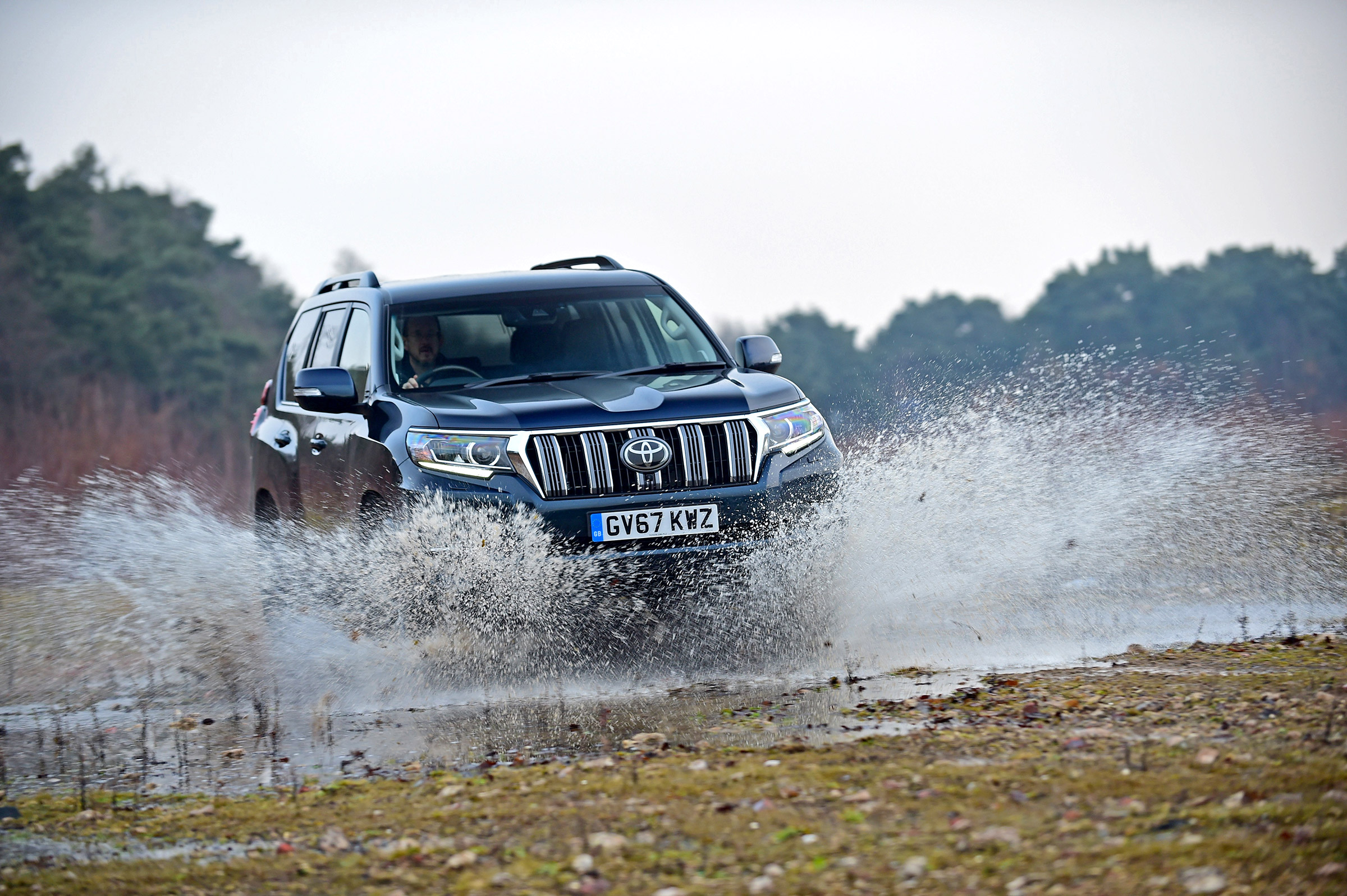 Toyota Land Cruiser - front off-road