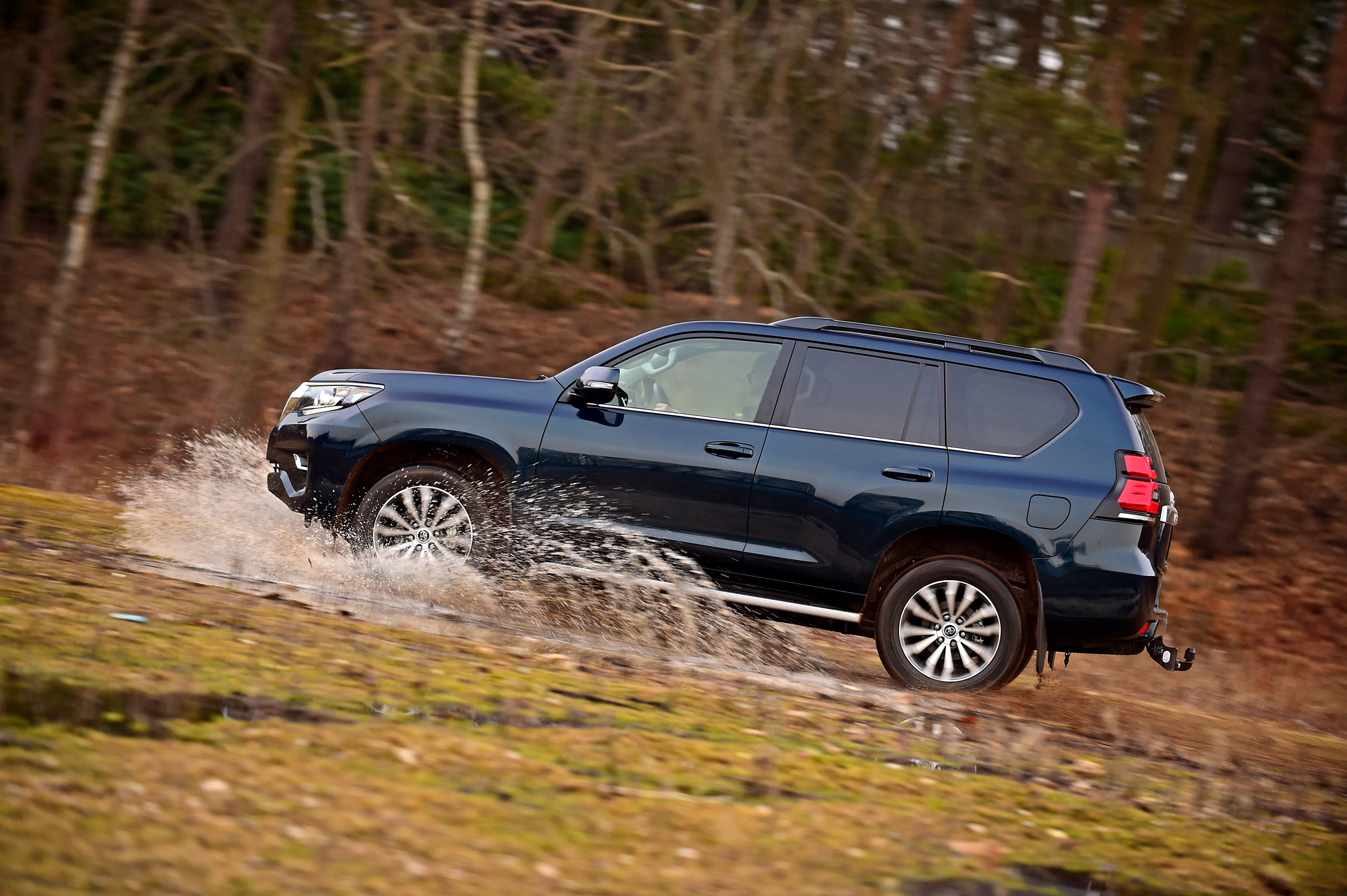 Toyota Land Cruiser - side