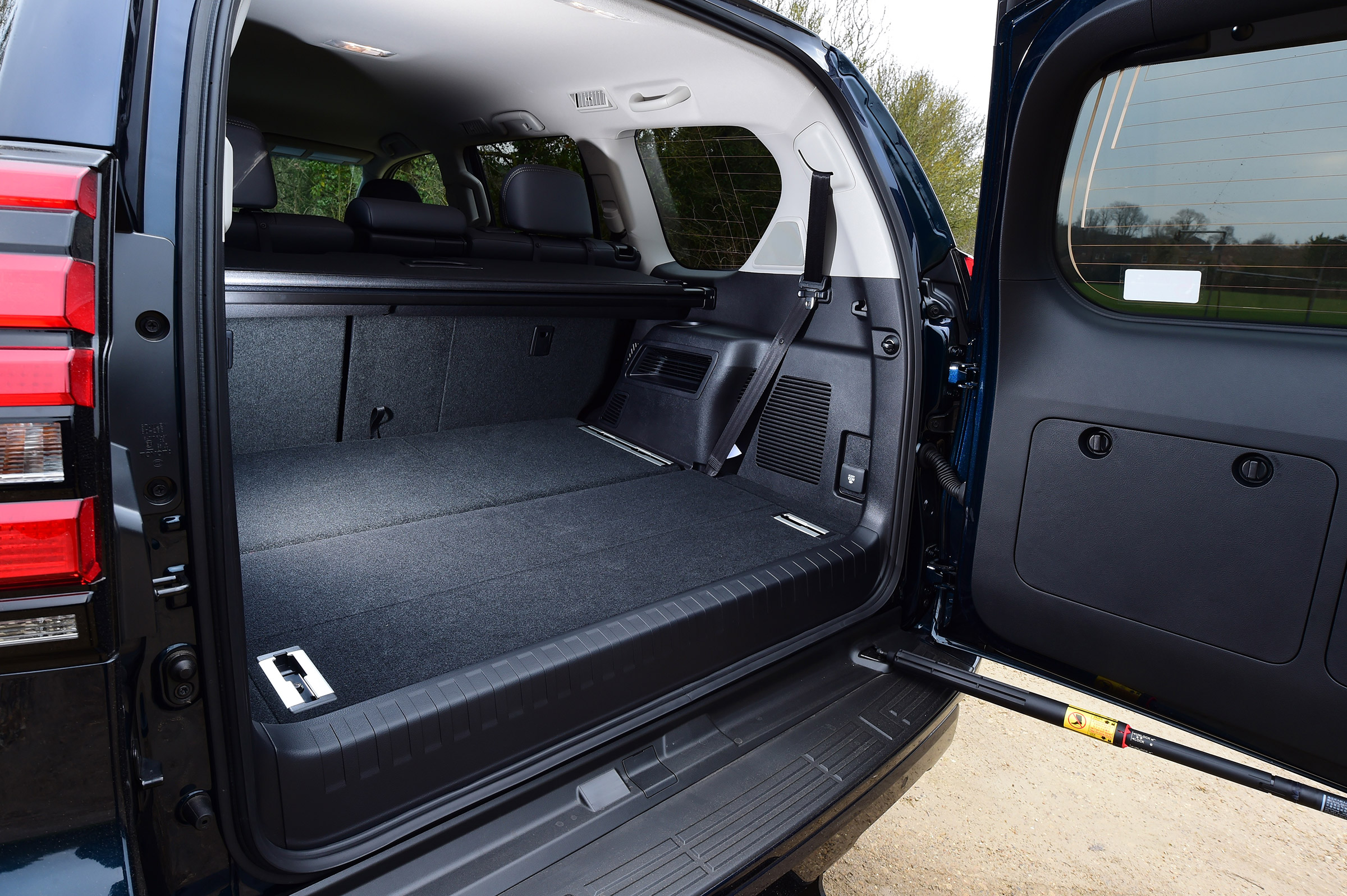 Toyota Land Cruiser - boot door open