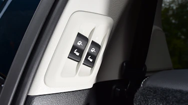 Toyota Land Cruiser - seat controls