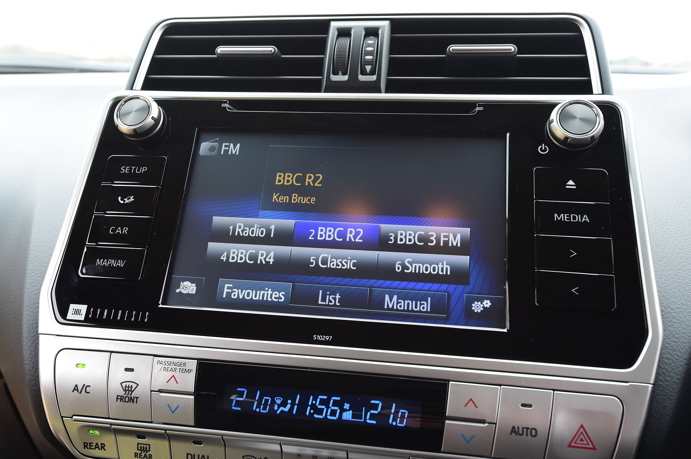 Toyota Land Cruiser - infotainment