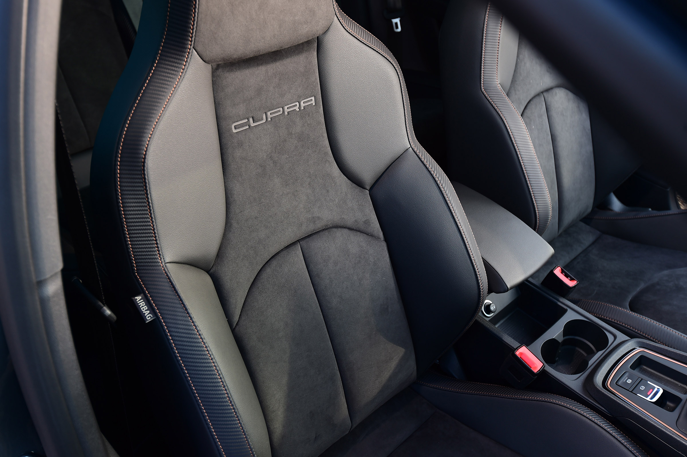SEAT Leon Cupra R - front seat