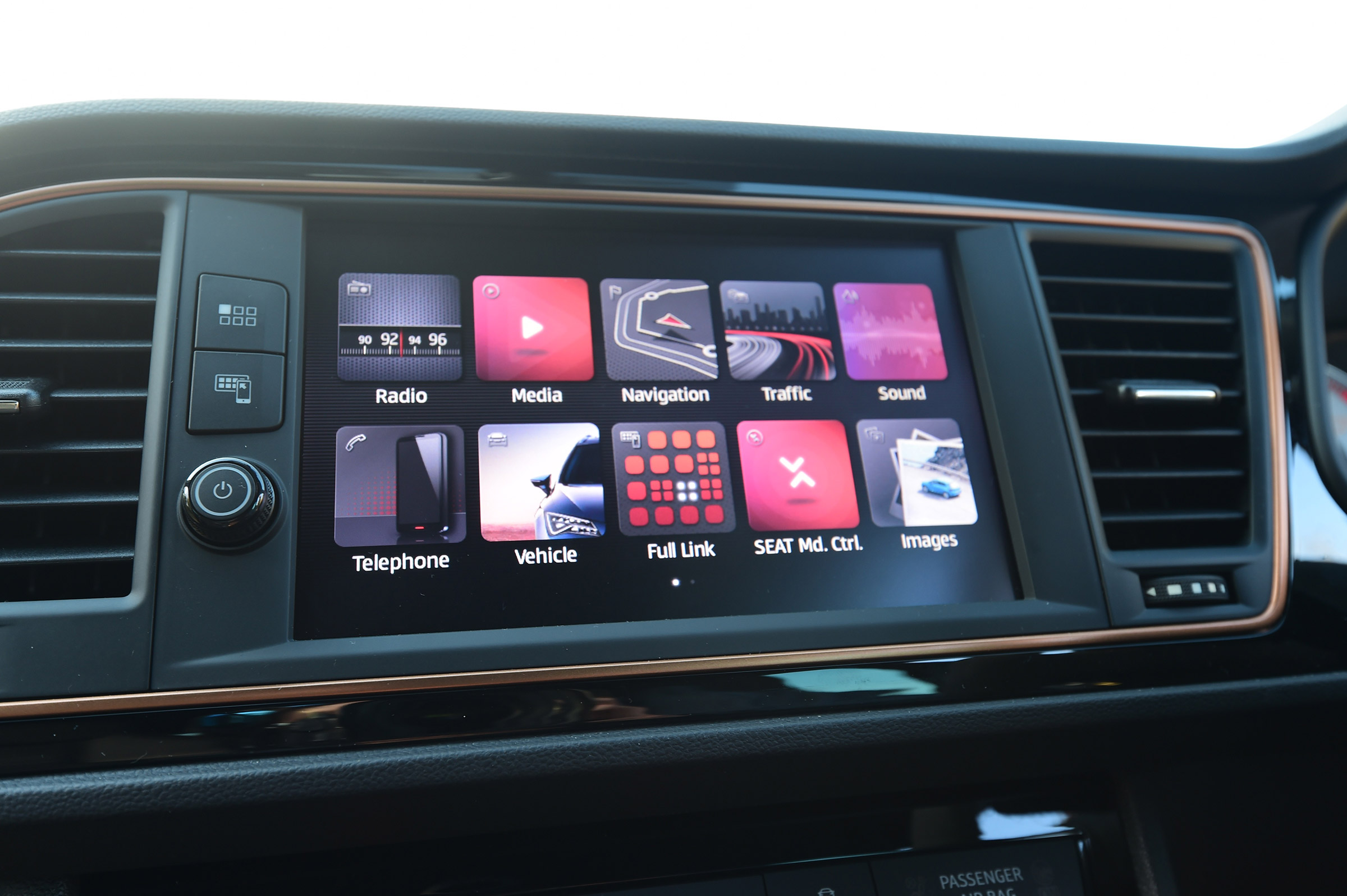 SEAT Leon Cupra R - infotainment