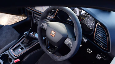 SEAT Leon Cupra R - interior