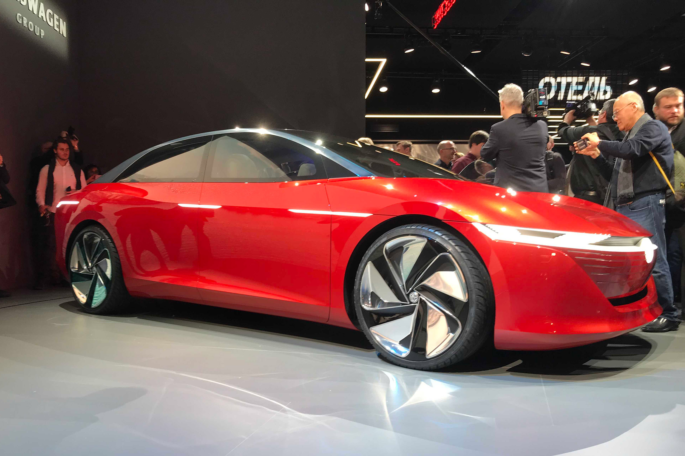 Volkswagen I.D. Vizzion - Geneva front